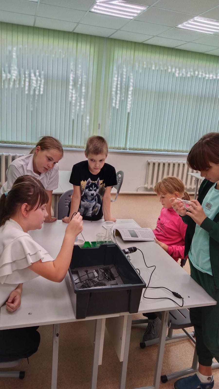 Знакомство учащихся 5 класса с биологической цифровой лабораторией, лабораторным оборудованием и правилами работы с ними..
