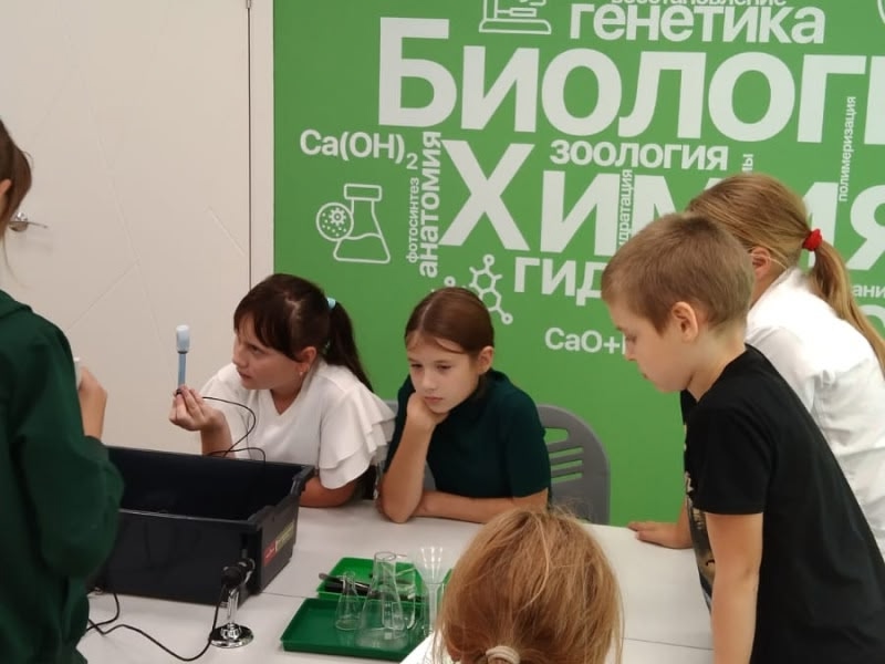 Знакомство с биологической цифровой лабораторией, лабораторным оборудованием и правилами работы с ними.